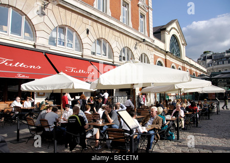 Ristorante Tuttons, Covent Garden Piazza, Covent Garden, la City of Westminster, Londra, Inghilterra, Regno Unito Foto Stock