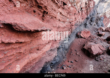 Gli strati di roccia lavica, Playa de Nogales, Puntallana, La Palma Isole Canarie Spagna Foto Stock