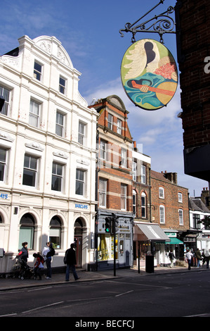 Highgate High Street, Highgate, London Borough of Haringey, London, England, Regno Unito Foto Stock