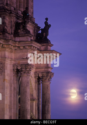 Edificio del Reichstag con la luna che sorge, Berlino, Germania, Europa Foto Stock