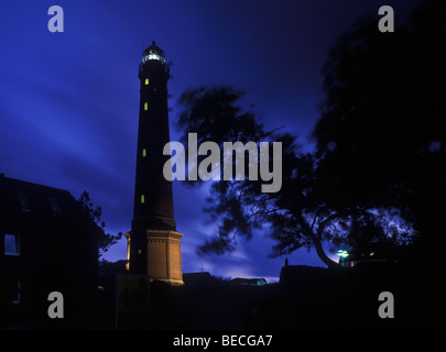 Faro di notte, Borkum, Est Isole Frisone, il Mare del Nord, Bassa Sassonia, Germania, Europa Foto Stock