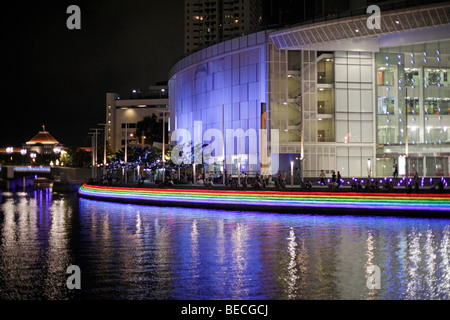 Clarkes Quay boardwalk sul Fiume Singapore, Singapore, Asia Foto Stock