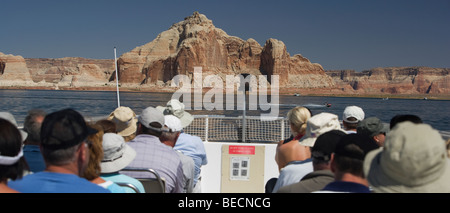 Turista su una barca, Glen Canyon Dam, Lake Powell, il Fiume Colorado, Pagina, Arizona, Stati Uniti d'America Foto Stock