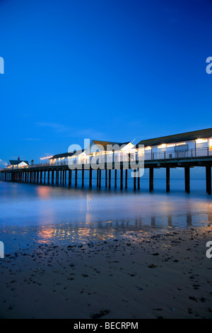 Crepuscolo Southwold storico molo vittoriano di notte la contea di Suffolk England Regno Unito Foto Stock