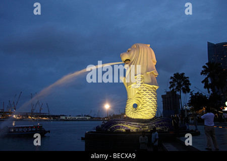 Landmark Merlion scultura in Singapore, in Asia Foto Stock
