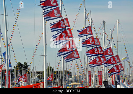 Yachts a montanti al Grand Pavois international boat show a La Rochelle, Francia. Foto Stock