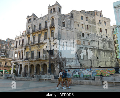 Un edificio storico / Casa per le strade di Havanna, Cuba, raffigurata a Marzo 1, 2009. Foto Stock