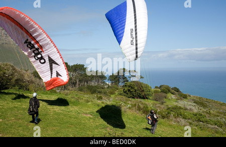 I parapendii sulla collina di segnale Foto Stock