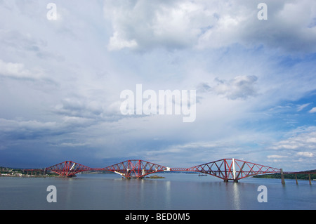 Forth Bridge (1890). Edimburgo. Regione di Lothian. La Scozia. U.K. Foto Stock