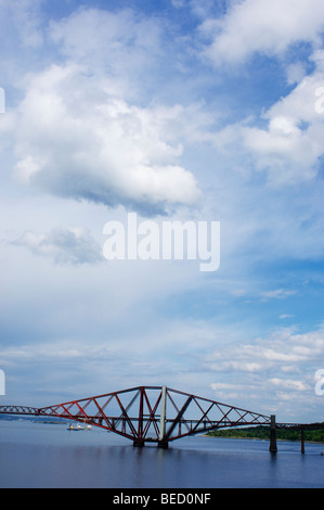 Forth Bridge (1890). Edimburgo. Regione di Lothian. La Scozia. U.K. Foto Stock
