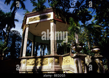 Fase esterna in un parco, tipico kiosko nel Parque Balvanero Vargas Molina, Puerto Limon, Caraibi, Costa Rica, Central Ame Foto Stock