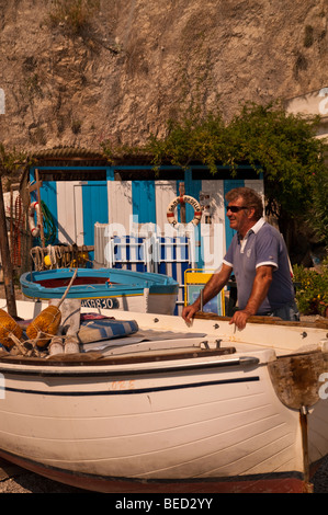 Fisherman e barche, Marina di Conca, Conca dei Marini, Italia Foto Stock