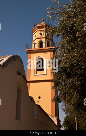 Torre della chiesa,la Chiesa di San Pancrazio, Conca dei Marini , Italia Foto Stock