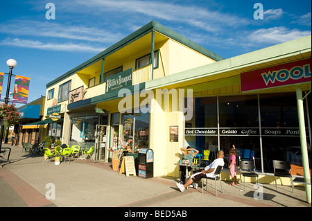 Le aziende su Cleveland Avenue. Squamish BC, Canada Foto Stock