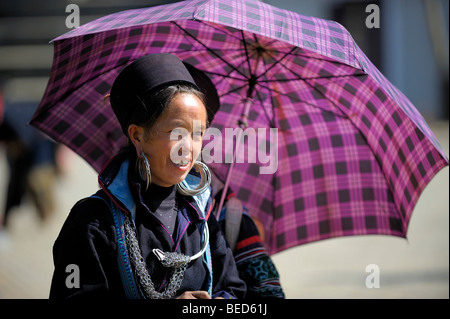 Donna vietnamita, rosso dao, Sapa, Hanoi, Vietnam del nord, sud-est asiatico Foto Stock