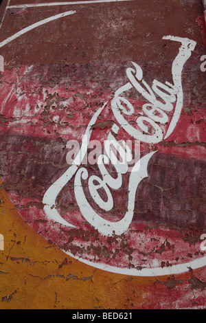 Sbiadita Coca Cola murale , Oruro , Bolivia Foto Stock
