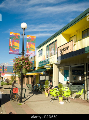 Le aziende su Cleveland Avenue. Squamish BC, Canada Foto Stock