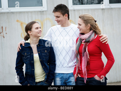 L'amicizia tra tre adolescenti Foto Stock