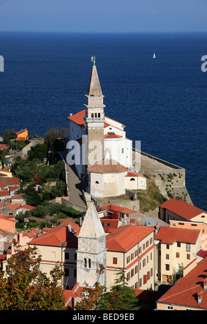 La Slovenia, pirano, St George cattedrale, vista aerea Foto Stock