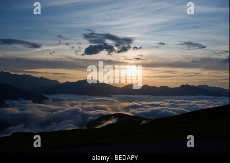 Mare di nubi nei Pirenei, Col d'Aubisque, Aquitaine, Francia Foto Stock