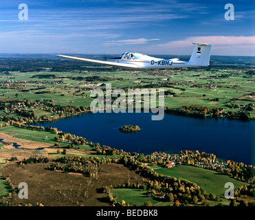 Fotografia aerea, potenza glider, piccolo aereo, Staffelsee lago vicino Uffing, Murnau, Alta Baviera, Germania, Europa Foto Stock