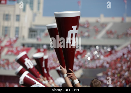 Ui cheerleaders durante un'Indiana University gioco di calcio. Foto Stock