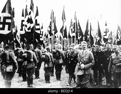 Adolf Hitler a Norimberga in Germania con le truppe Foto Stock