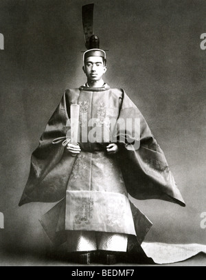 L'IMPERATORE HIROHITO DEL GIAPPONE (1901-1989) qui circa 1940 Foto Stock