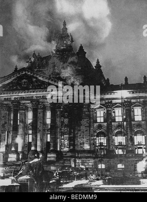 Il palazzo del Reichstag di Berlino FIRE 27 febbraio 1933 che i nazisti la colpa su un mentalmente disturbato olandese e ex-comunisti Foto Stock