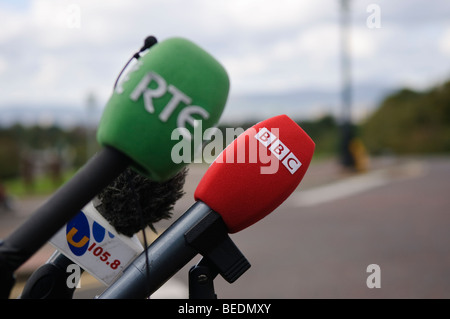 Microfoni da UTV, BBC Newsline e RTE Foto Stock