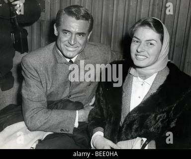 L'attrice Ingrid Bergman sul set di "genere Sir' con Cary Grant Foto Stock