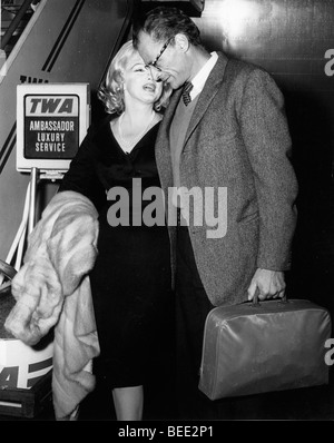 Marilyn Monroe e il marito Arthur Miller in arrivo a New York Foto Stock