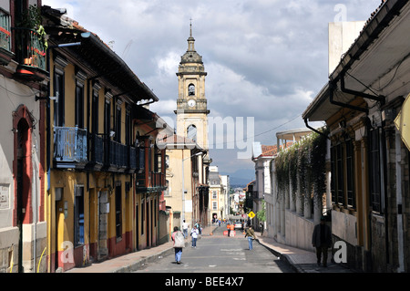 Vista verso la torre della cattedrale, La Candelaria distretto, a Bogotá, Colombia, Sud America Foto Stock