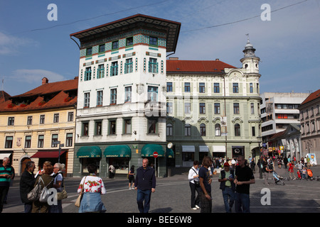 La Slovenia Ljubljana, Presernov Trg square street scene architettura persone Foto Stock