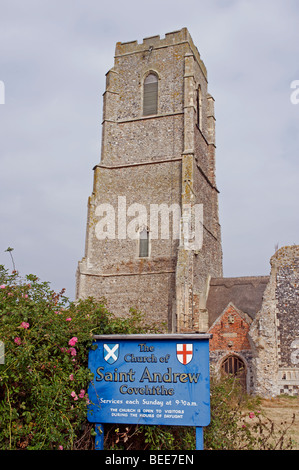 Chiesa di Sant'Andrea costruita all'interno delle rovine di un ex chiesa distrutta da un incendio, Covehithe, Suffolk, Regno Unito. Foto Stock