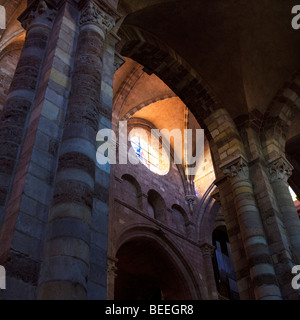 Brioude. basilica di San Giuliano. Vetrate realizzate da padre Kim in Joong . Dipartimento Haute Loire. Alvernia Rodano Alpes. Francia Foto Stock