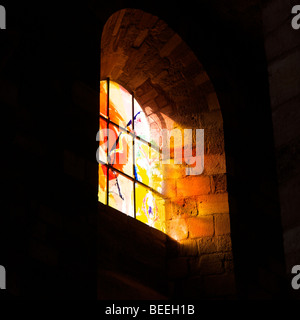 Brioude. basilica di San Giuliano. Vetrate realizzate da padre Kim in Joong . Dipartimento Haute Loire. Alvernia Rodano Alpes. Francia Foto Stock