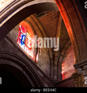 Brioude. basilica di San Giuliano. Vetrate realizzate da padre Kim in Joong . Dipartimento Haute Loire. Alvernia Rodano Alpes. Francia Foto Stock