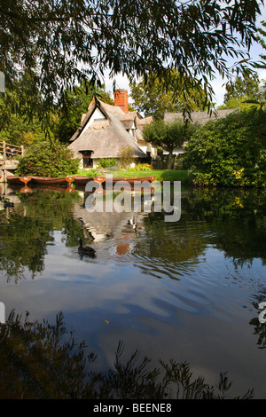 Ponte di Flatford Cottage East Bergholt Suffolk in Inghilterra Foto Stock