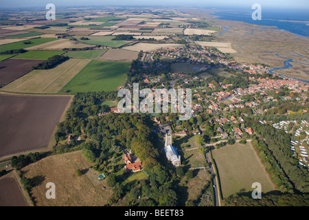 Vista aerea di Blakeney & Morston Village Norfolk in tarda estate Foto Stock