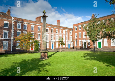 Edifici in stile georgiano in Piazza Abbazia di Chester, Cheshire, Inghilterra, Regno Unito Foto Stock