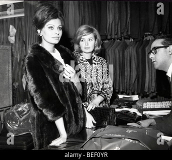 Aug 05, 1968 - Londra, Inghilterra, Regno Unito - SOPHIA LOREN (sopportato il 20 settembre 1934) è un Academy Award winning Italian Foto Stock