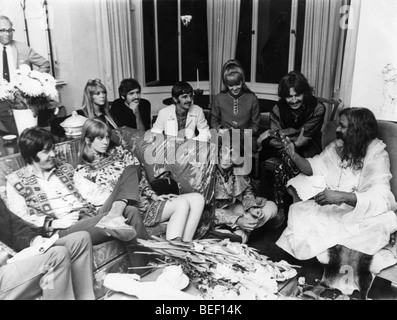 I Beatles studio con il Maharishi in India Foto Stock