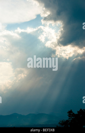Sunray oltre Smoky Mountains nella parte occidentale della Carolina del Nord Foto Stock
