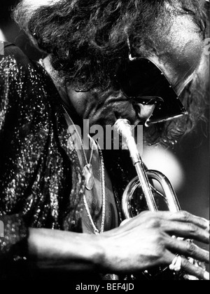 Aug 05, 1970 - New York New York, Stati Uniti d'America - Miles Dewey Davis III (25 maggio 1926 Settembre 28, 1991) è stato un jazz americano Foto Stock