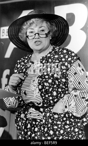 Stati Uniti Rappresentante BELLA ABZUG (D-NY) durante un evento politico nel 1977. Foto Stock