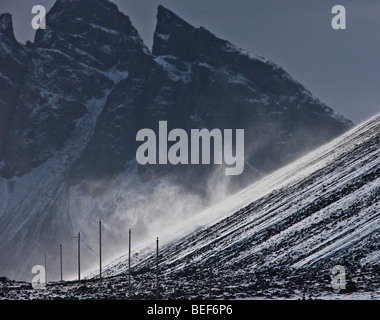 Le bufere di neve, Mt. Eystrahorn, vicino Hornafjordur, Islanda Foto Stock