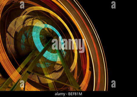 Ruota panoramica Ferris in motion close up di striature chiare Evergreen State Fair Monroe Stato di Washington STATI UNITI D'AMERICA Foto Stock