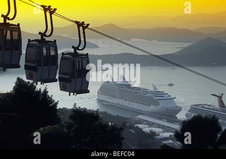 Vista di Charlotte Amalie bay al tramonto Foto Stock