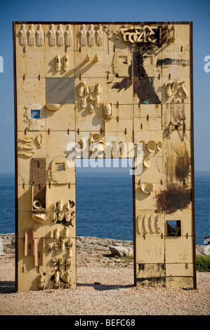 Lampedusa porta d'Europa. Un monumento dedicato ai lavoratori migranti morti e scomparsi nel mare Mediterraneo. Da Mimmo Palladino Foto Stock